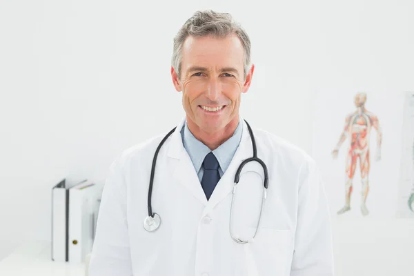 Smiling confident male doctor in medical office — Stock Photo, Image