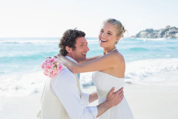 Groom picking up his pretty new wife — Stock Photo, Image