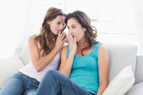 Female friends gossiping in the living room — Stock Photo, Image