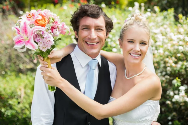 Romantic newlywed couple smiling at camera — Stock Photo, Image