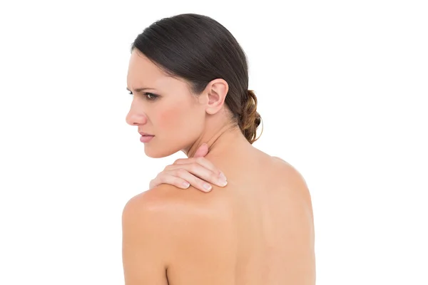 Närbild av en topless kvinna med knuffar smärtar — Stockfoto