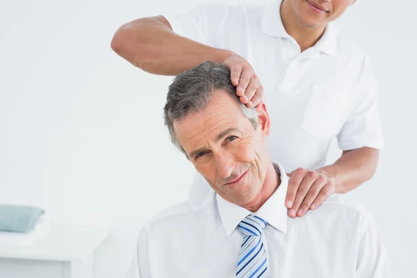 Male chiropractor doing neck adjustment — Stock Photo, Image