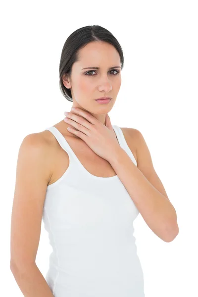 Portret dorywczo kobiety cierpiące na ból szyi — Zdjęcie stockowe