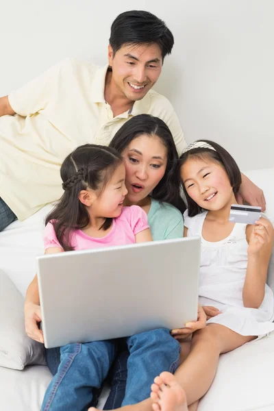 Family of four doing online shopping — Stock Photo, Image