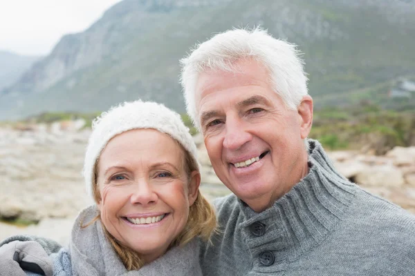 Senior couple together on rocky landscape — Stock Photo, Image