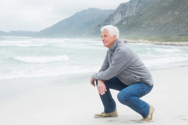 Side view of a senior man relaxing at beach — Stock Photo, Image