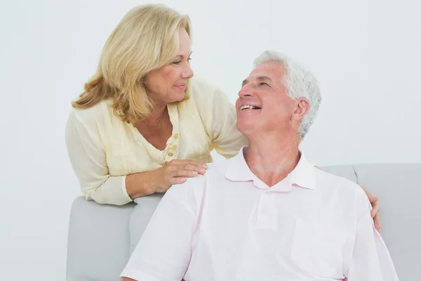 Portrait of a senior couple at home — Stock Photo, Image
