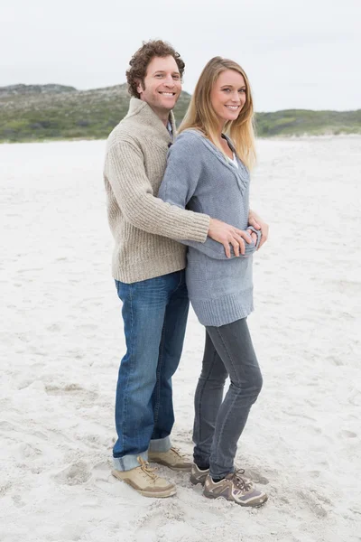 Full length of a relaxed romantic couple at beach — Stock Photo, Image