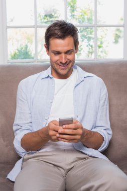 casual adam Divan kısa mesaj okuma