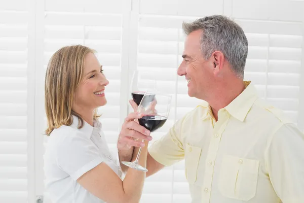 Side view of a couple toasting wine glasses — Stock Photo, Image