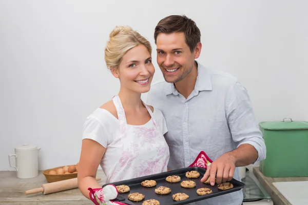 Young couple preparing cookies together in the kitchen — Stock Photo, Image