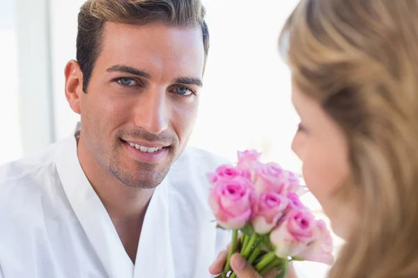 Close-up of a couple with flowers — Stock Photo, Image