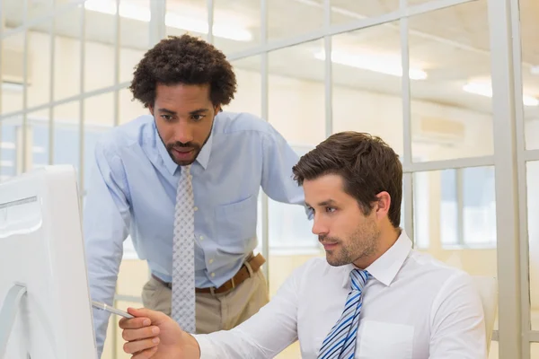 Businessmen working on computer in office — Stock Photo, Image