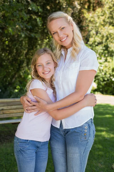Mother and daughter embracing in park — Stock Photo, Image