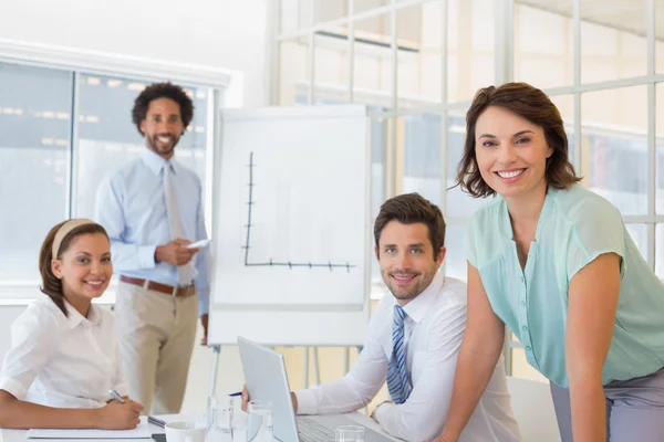 Mensen uit het bedrijfsleven in de directiekamer vergadering — Stockfoto