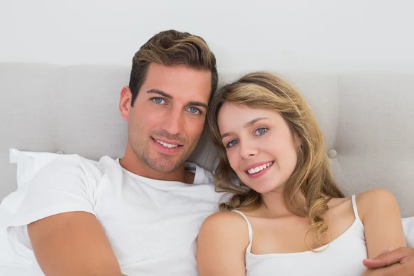 Close-up of a relaxed young couple in bed — Stock Photo, Image