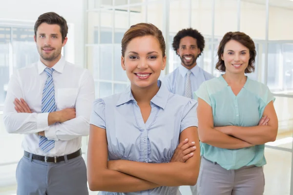 Ler affärskvinna med kollegor i office — Stockfoto