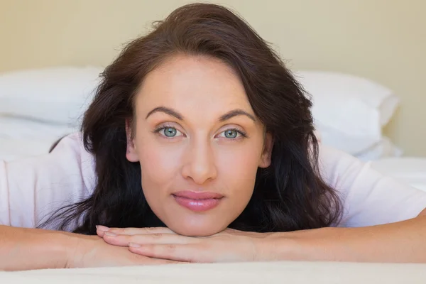 Close-up of beautiful woman lying in bed — Stock Photo, Image