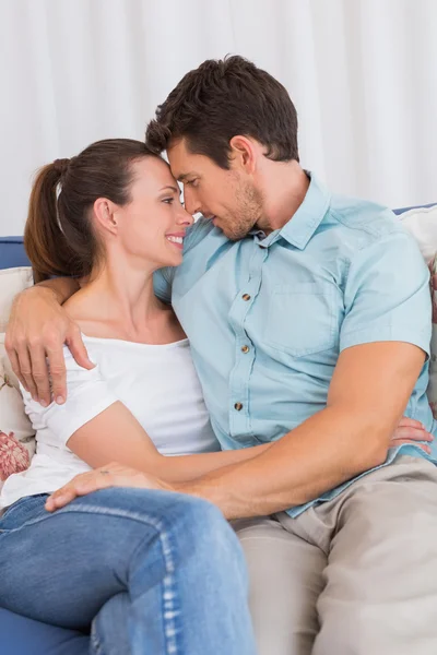 Relaxed couple looking at each other in living room — Stock Photo, Image