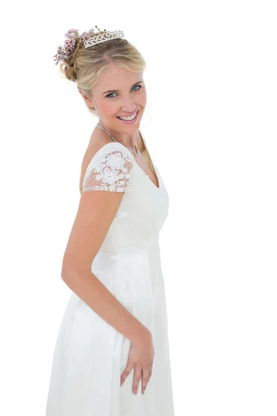 Porträt einer glücklichen Braut vor weißem Hintergrund — Stockfoto