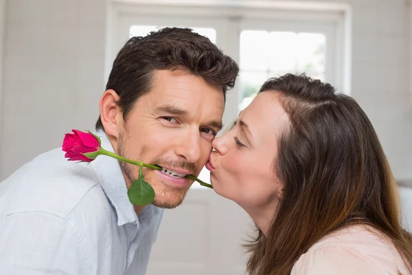 Side view of a loving woman kissing man — Stock Photo, Image