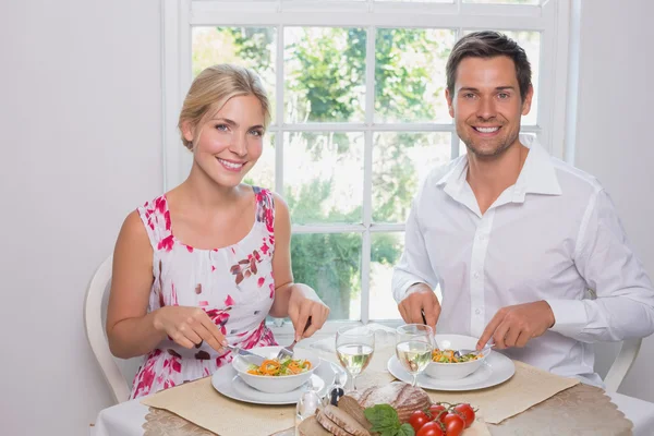 Portrait of a happy couple having food — Stock Photo, Image