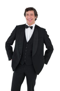 gülümseyen yakışıklı damat