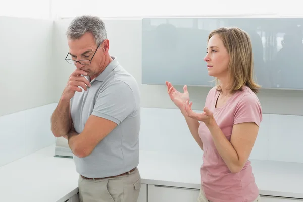 Unhappy couple having an argument in kitchen — Stock Photo, Image