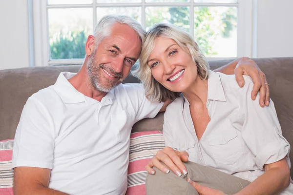 Portrait of a relaxed mature couple sitting on sofa — Stock Photo, Image