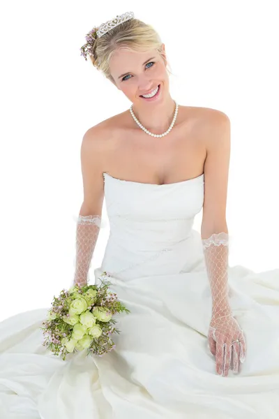 Portrait of happy bride holding rose bouquet — Stock Photo, Image