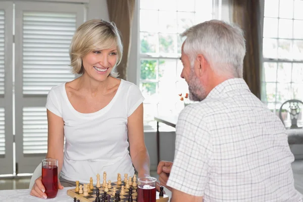 Happy mature couple playing chess at home — Stock Photo, Image