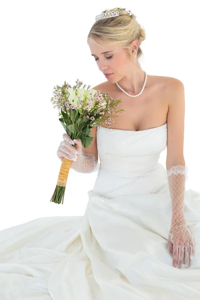 Bride with eyes closed smelling flower bouquet — Stock Photo, Image