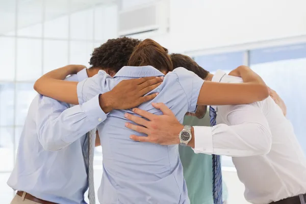 Equipo de negocios con cabezas juntas formando un grupo —  Fotos de Stock