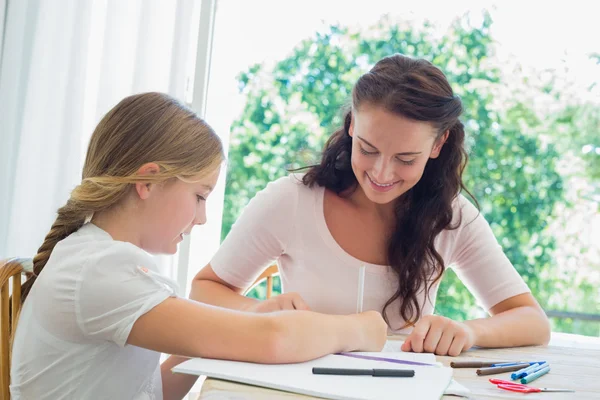 Mother assisting daughter in drawing — Stock Photo, Image
