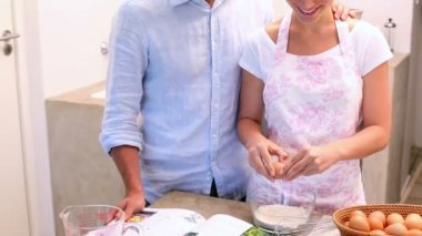 mutlu genç bir çift fırın