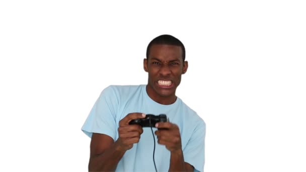 Випадковий молодий чоловік грає у відеоігри — стокове відео