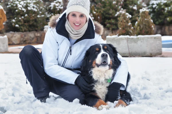 Woman and her pet in the snow — Stock Photo, Image