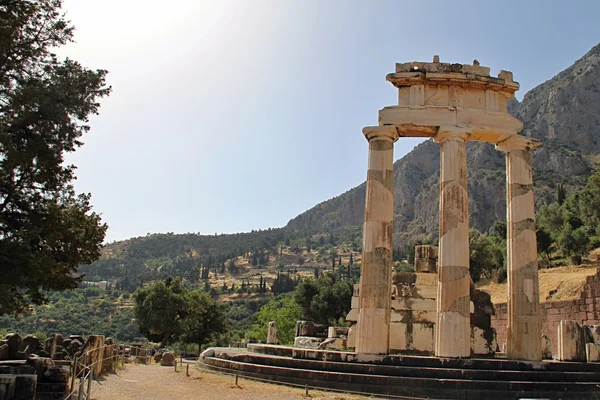 Landsbygdens grekiskt tempel i Delfi — Stockfoto