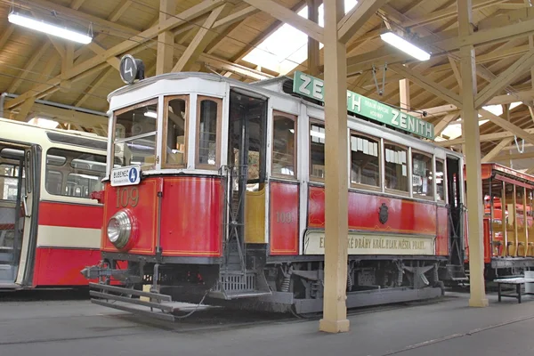 Véhicules de transport public anciens — Photo