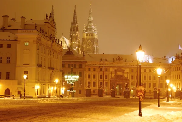 Pražský hrad v zimní noci — Stock fotografie