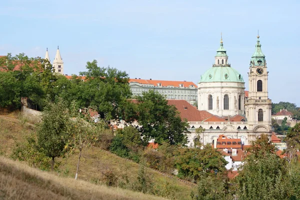 Prague castle and its gardens — Stock Photo, Image