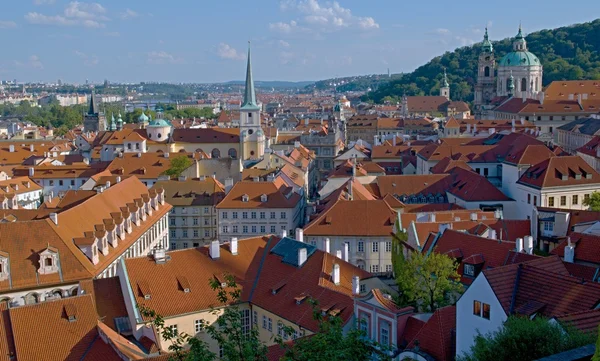 Praha červené střechy — Stock fotografie