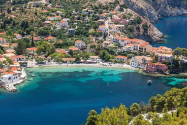 Assos