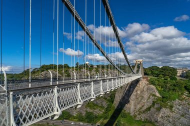 Bristol İngiltere 'de Avon Boğazı' ndaki Clifton Askı Köprüsü