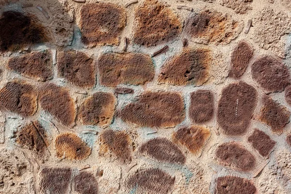 Гладкая Стена Старых Пористых Блоков Различных Размеров Цементном Растворе — стоковое фото