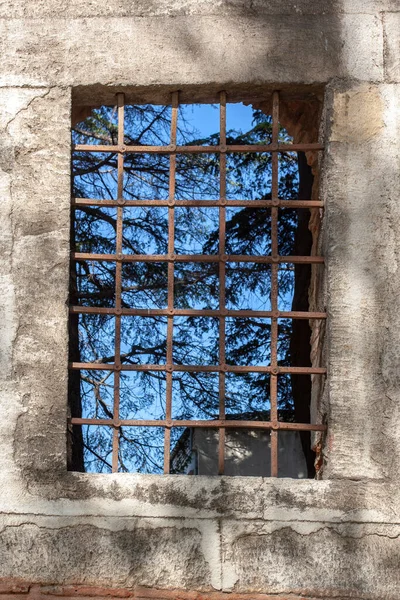 Кованая Антикварная Решетка Окне Стене — стоковое фото