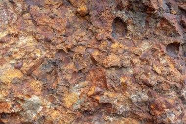 Kahverengi taşlardan yapılmış doğal duvarın arkaplan dokusu. Yatay resim.