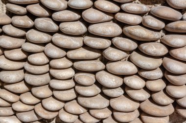 Duvar çakıl taşlarından yapılmış. Taş arkaplan.