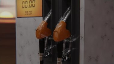 Örümcek ağıyla kaplı terk edilmiş bir benzin istasyonu. Arkaplanda gün batımı