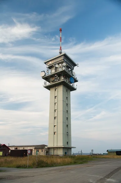Oude telecommunicatie toren — Stockfoto